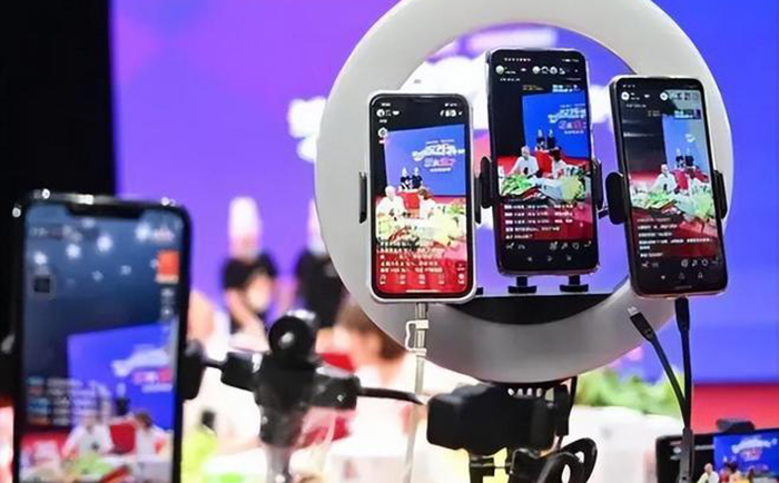 Webcast mobile phone