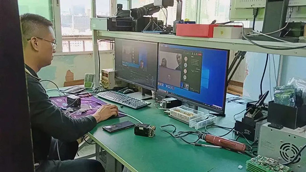 Wang Gong and overseas customers video conference, online guidance