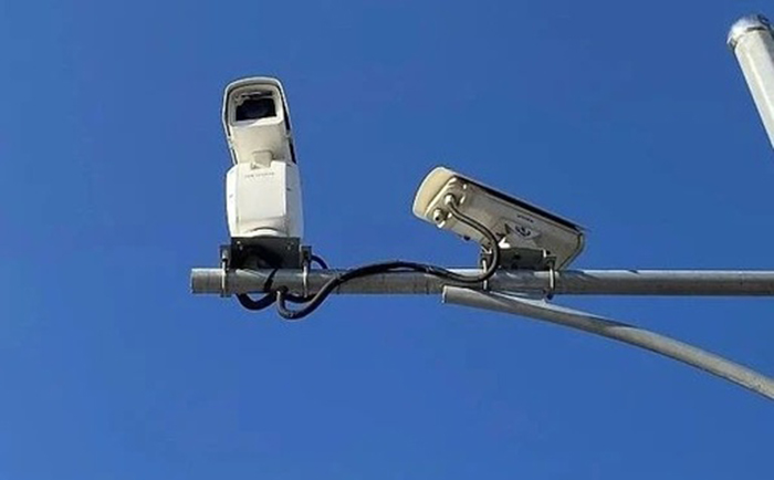Traffic surveillance camera